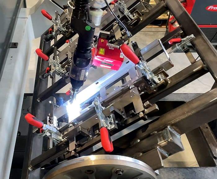 Robotsvejsning med fixtur og manipulator