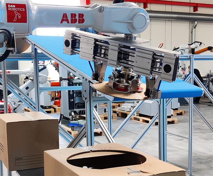 Kasseåbning fra transportbånd