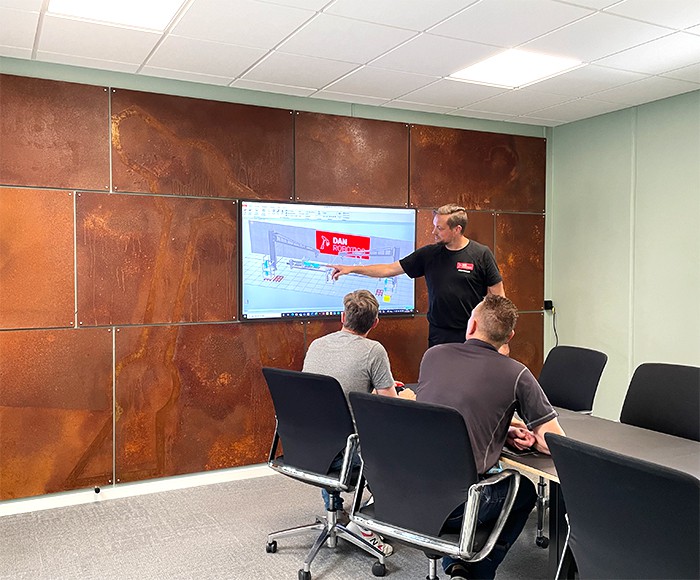 Undervisning i robotprogrammering og betjening af industrirobotter