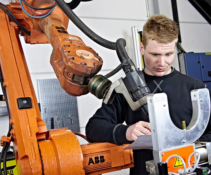 Optimering af orange ABB svejserobot