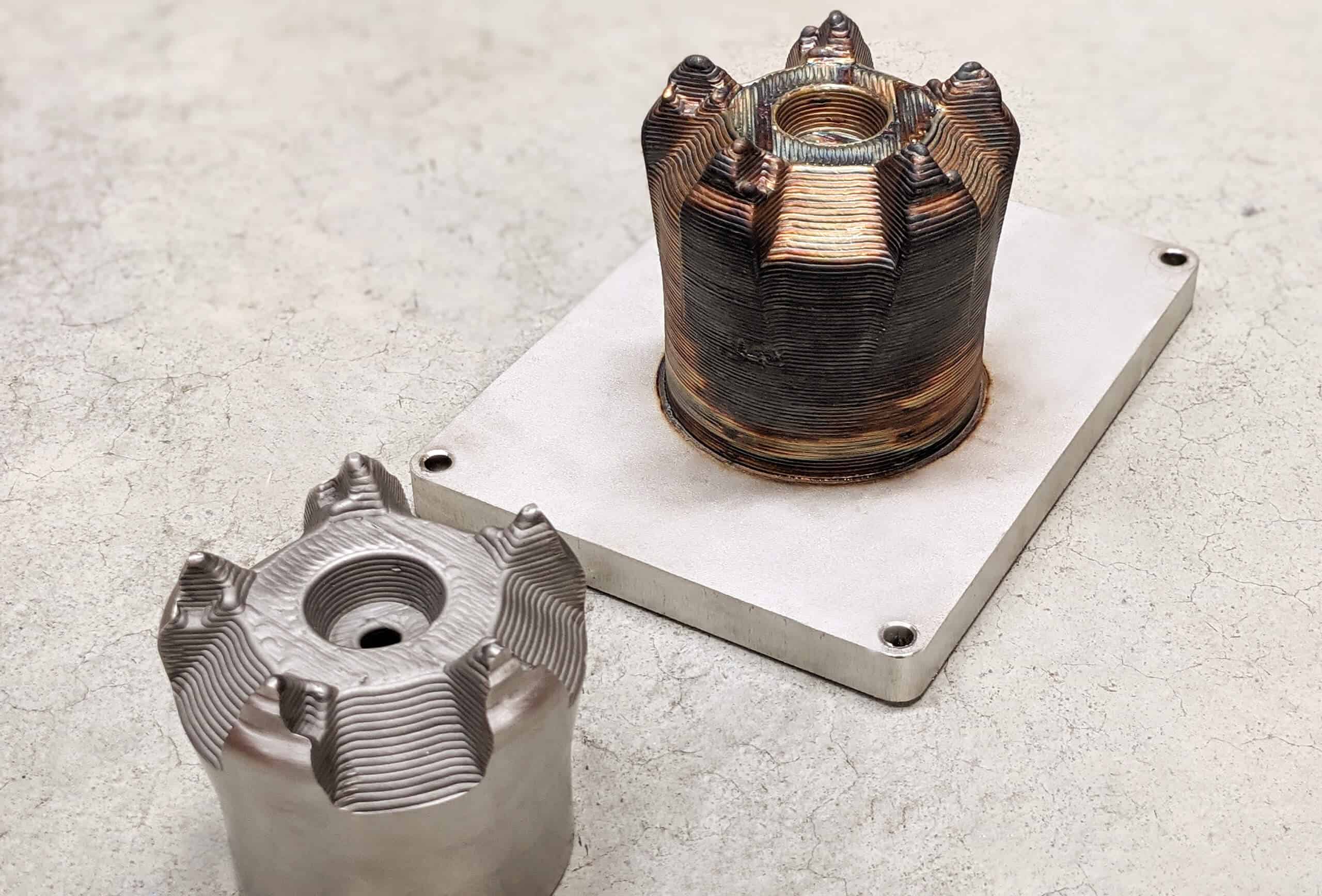 Minedriftsbor 3D printet i metal- før og efter efterbehandling